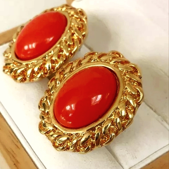 Kenneth Jay Lane Jewelry - VINTAGE KJL KENNETH JAY LANE CORAL CABACHON AND GOLDTONE EARRINGS IMPRESSIVE!